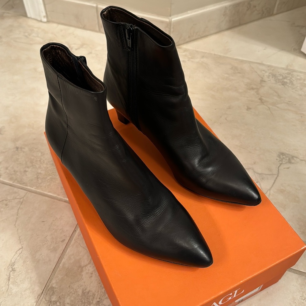 AGL black leather bootie size 38(us 8)
